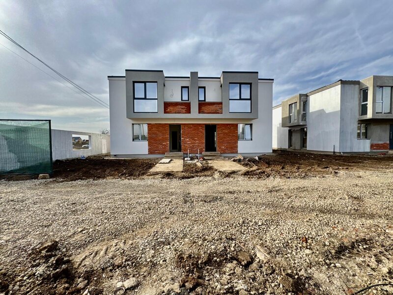 Tunari, Complex Teilor 77 vanzare vila individuala